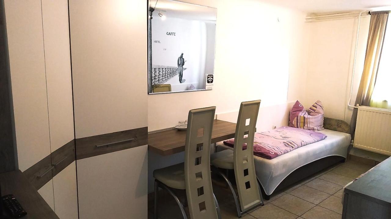 Hostel Maros Gyor Exterior photo